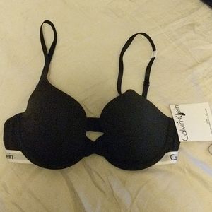 Calvin Klein black T-shirt Bra 32C